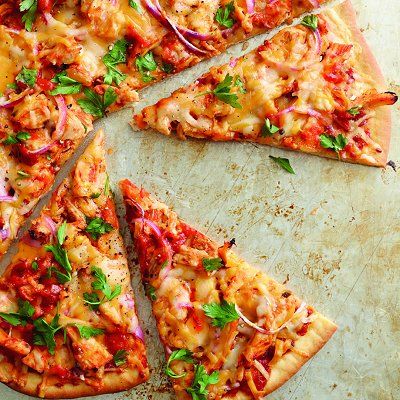 Low Sodium Pizza, Bbq Chicken Pizza Recipe, Barbecue Chicken Pizza, Chicken Pizza Recipes, Bbq Chicken Pizza, Pizza Recipes Easy, Homemade Dough, Pizza Recipes Homemade, Rotisserie Chicken Recipes