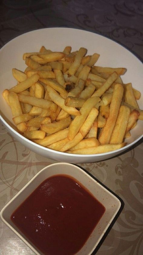 French Fry Sauce, French Fry Seasoning, Frozen French Fries, Tasty Recipes Videos, Tea Time Snacks, Fried Potatoes, Food Poster, Food Snapchat, Kids Snacks