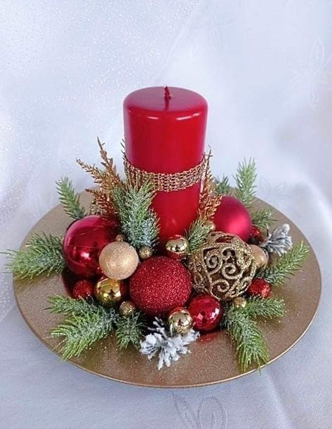 Christmas Centerpieces Cheap, Christmas Decorations Centerpiece, Christmas Centers, Christmas Candle Decorations, Christmas Flower Arrangements, Christmas Table Centerpieces, Christmas Floral Arrangements, Christmas Centerpieces Diy, Christmas Tablescape