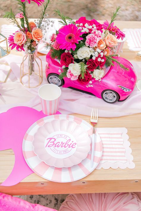 Pink White Table Setting, Barbie Birthday Party Ideas, Barbie Party Decorations, Barbie Theme Party, Barbie Bridal, Summer Party Themes, Custom Barbie, Barbie Birthday Party, Barbie Theme