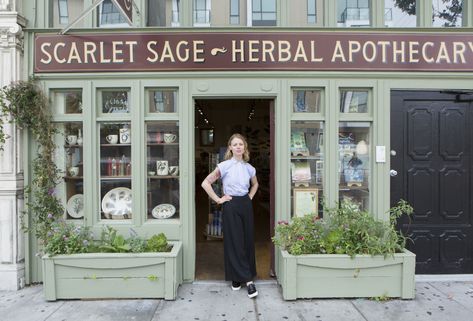 We toured The Scarlet Sage Co. and spoke with owner, Laura Ash about herbal remedies, the future of the industry and the healing powers of her personal wellness routine. Home Apothecary Aesthetic, Herbalist Accessories, Herbal Shop Interior, Herbal Shop Ideas, Herbalist Shop Design, Herbalist Workspace, Herbalist Storage Ideas, Herbalist Lifestyle, Herbal Decor