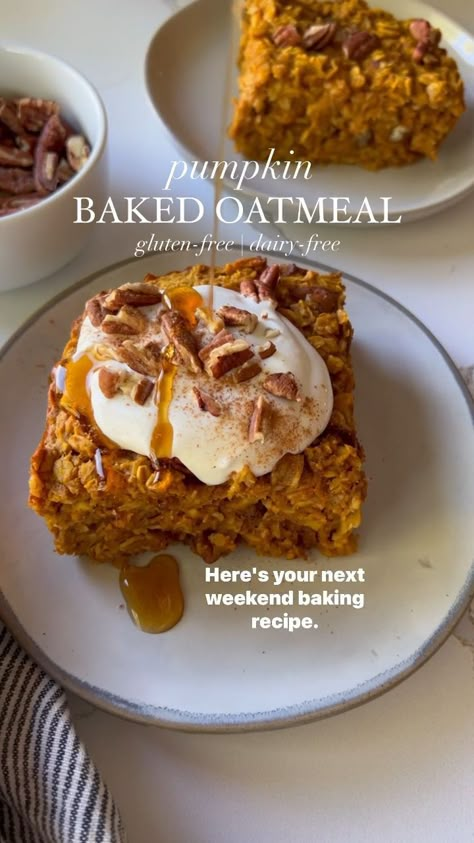 Step by step video tutorial on how to make pumpkin baked oatmeal with toasted pecans Savory Pumpkin Breakfast, Autumn Breakfast Healthy, Pumpkin Spice Baked Oatmeal, Healthy Fall Baked Goods, Cozy Fall Meals Healthy, Fall Cozy Recipes, Fall Breakfast Healthy, Pumpkin Spice Breakfast, Cozy Fall Breakfast