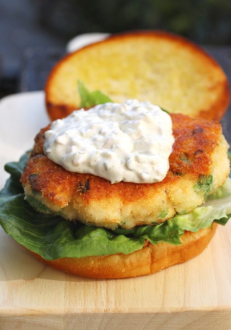 Fried Shrimp Burger, Shrimp Burger Recipe, Shrimp Burgers, Seafood Ideas, Fish Sandwiches, Lucky Food, Shrimp Burger, Asian Side Dishes, Shrimp Cakes