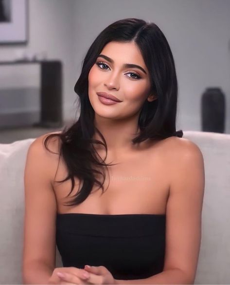 𝗜𝗮𝗺𝗸𝗮𝗿𝗱𝗮𝘀𝗵𝗶𝗮𝗻𝘀✨ (@iamkardashians) • Instagram photos and videos Kylie Jenner Face, Kylie Jenner Photoshoot, Kylie Jenner Hair, Looks Kylie Jenner, Kylie Jenner Pictures, Kylie Jenner Look, Kylie Jenner Makeup, Hair Remedies For Growth, Kylie Jenner Style