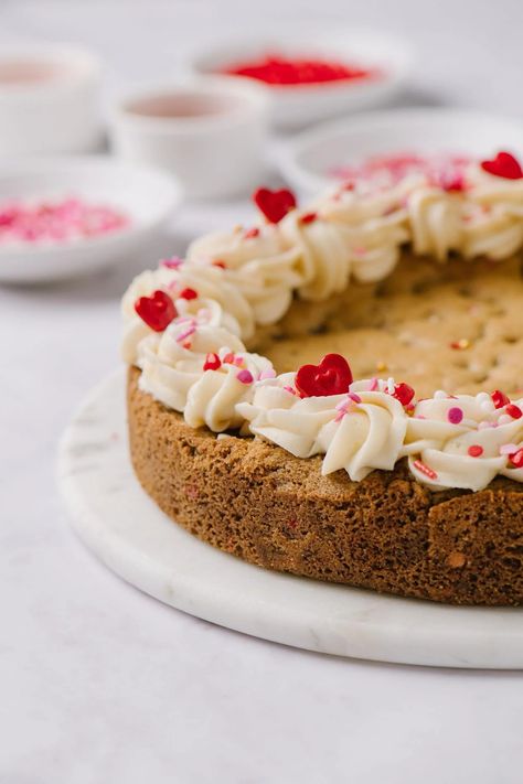 Cookie Cake Ideas, Desserts To Impress, Soft Chocolate Chip Cookie, Strawberries Cheesecake, Valentines Baking, Buttercream Decorating, Chocolate Chip Cookie Cake, Buttercream Cupcakes, Soft Chocolate Chip Cookies