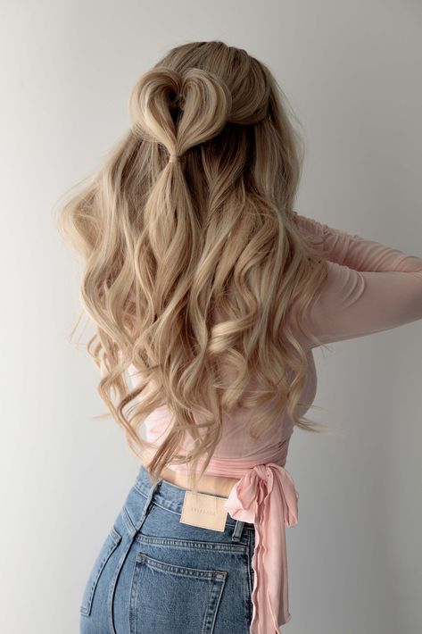 VALENTINE’S DAY HAIRSTYLES: 3 Easy Hairstyles For Valentine’s Day Valentines Hairstyles, Haircut Selfie, Photo Hijab, Day Hairstyles, Valentine Hair, Hair Romance, Cute Hairstyle, Romantic Hairstyles