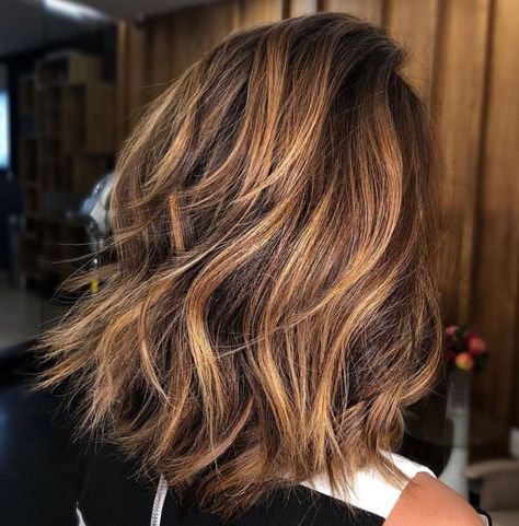 Chocolate And Caramel Choppy Lob Haircut Ideas For Thick Hair, Choppy Lob, Straight Thick Hair, Thicker Hair Naturally, Shoulder Length Layered Hair, Layered Thick Hair, Haircuts For Thick Hair, Thick Hair Styles Medium, Thick Hair Cuts