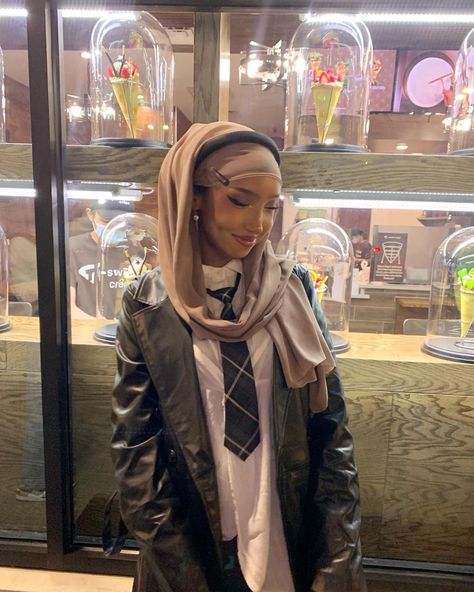 Hijabi Grunge Outfit, Hijabi Concert Outfit, Hijabi Outfits Aesthetic, Grunge Hijabi, Hijabi Grunge, Hijab Grunge, Hijabi Fits, Stile Hijab, Hijabi Outfit