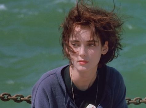 "What do you say--- we comb your hair?" Dinky Bossetti, Welcome Home Roxy Carmichael, Winona Ryder 90s, Johnny And Winona, 90s Grunge Hair, Winona Forever, Short Grunge Hair, Winona Ryder, Grunge Hair