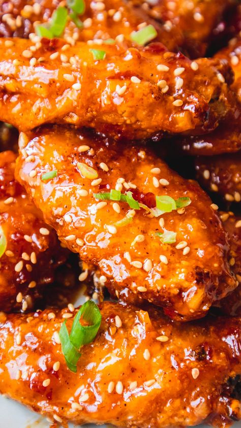 Sweet Chili Chicken Wings, Spicy Chicken Wings Recipe, Sweet Chili Wings, Chicken Bulgogi, Easy Air Fryer Chicken, Garlic Wings, Sweet Chili Chicken, Chicken Wing Sauces, Sweet And Spicy Chicken