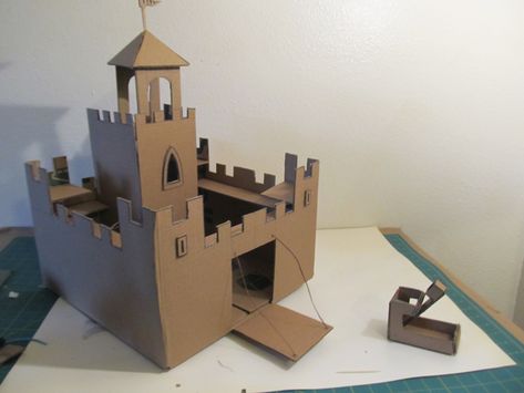 Cardboard Box Castle, Midevil Castle, Box Castle, Elsa Castle, Model Castle, Castle Crafts, Large Cardboard Boxes, Castle Project, Cardboard Castle