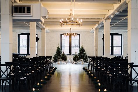 Winter Wonderland Wedding Theme Ideas Modern Gold Chandelier, Bridal Party Poses, Glass Votives, Winter Bouquet, Red And White Roses, Landmark Buildings, Winter Wonderland Wedding, Luxury Wedding Venues, Rustic Lodge