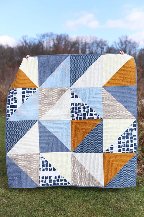 Colchas Quilting, Big Block Quilts, Quick Quilt, Quilt Modernen, Half Square Triangle Quilts, Half Square Triangle, Patchwork Quilt Patterns, Triangle Quilt, Contemporary Quilts