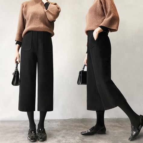 Black culottes Culotte Outfit, Wide Pants Outfit, How To Wear Culottes, Culottes Outfit, Black Culottes, Loose Pants Outfit, Loose Trousers, Loose Pants, Wide Pants