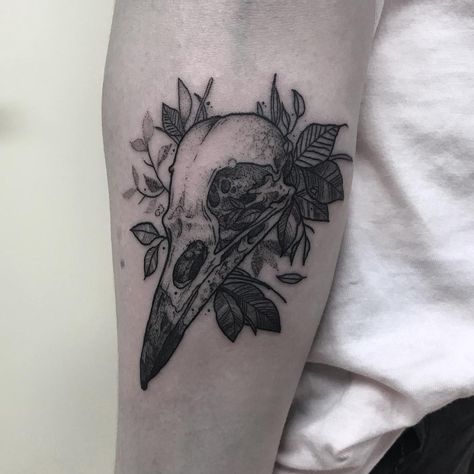 Bird skull for Fynn today! Thanks Pal! Owl Skull Tattoos, Cat Skull Tattoo, Bird Skull Tattoo, Mexican Skull Tattoos, Cow Skull Tattoos, Small Skull Tattoo, Gotik Tattoo, Skull Tattoo Flowers, Feminine Skull Tattoos