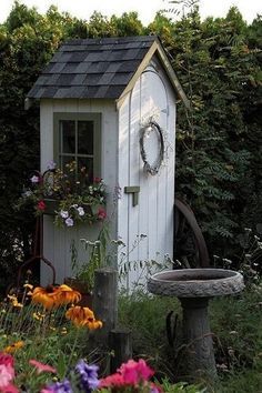 Small Garden Tool Shed, Small Garden Shed Ideas, Garden Shed Interiors, Small Garden Tools, Small Garden Shed, Shed Landscaping, Tool Shed, Garden Tool Shed, Small Sheds