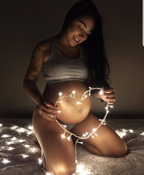 Pregnant Mom Pictures, Maternity Photo Shoot Ideas November, Gender Reveal Poses Picture Ideas, Maternity Photo Outfits Spring, Prenatal Photoshoot Ideas, Maternity Pictures Mom Only, Pregnant Shooting Ideas, Pregnant Photography Ideas, Alternative Maternity Shoot