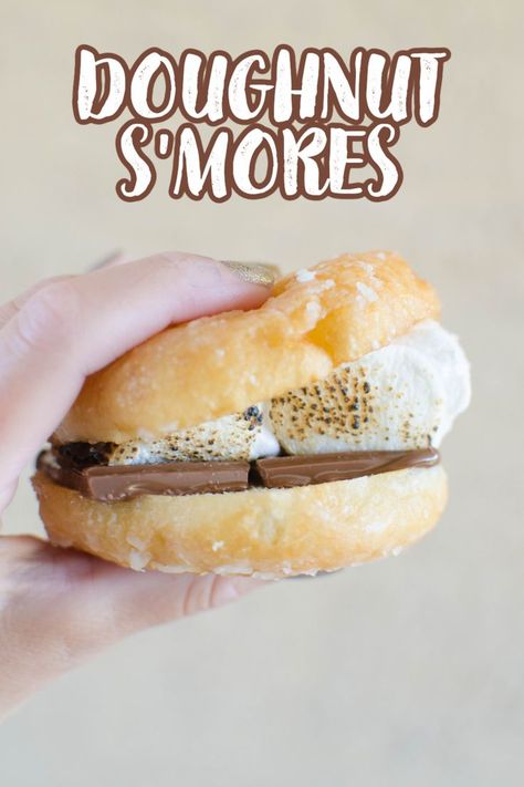 Doughnut S'mores! The most delicious ways to make s'mores! Glazed donuts, Hershey's bars, and toasted marshmallows. Doughnut Recipes, Kids Treats, Hershey's Chocolate, Recipes With Marshmallows, Doughnut Recipe, Favorite Dessert Recipes, Toasted Marshmallow, Best Desserts, Donut Recipes