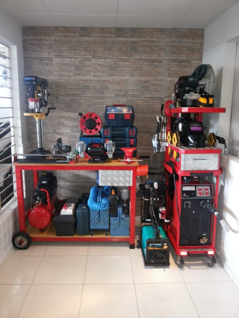 Garage Welding Shop, Officine In Garage, Welding Workshop, Welding Gear, Welding Shop, Welding Cart, Tool Storage Diy, Welding Ideas, Welding And Fabrication