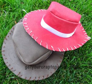 DIY Cowboy Hat - this is something you know you'll use for years. Adapt it for any costumer or project! It all starts with this simple tutorial. Willie Jack, Jessie Toy Story, Dress Up Boxes, Halloween Disney, Hallowen Costume, Hat Tutorial, Chapeau Cowboy, Puppet Making, Toy Story 3