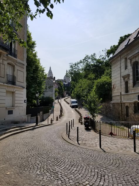 Montemartre - Cobble Stone Streets Outdoor Pics, Pavement Design, Cobble Stone, Fantasy Architecture, Stone City, Cobbled Streets, Stone Street, Stone Architecture, Landscape Architecture Design