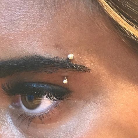 Opal Eyebrow Piercing, Small Eyebrow Piercing Jewelry, Eyebrow Piercing Jewelry Gold, Eye Brow Piercing Aesthetic, Eyebrow Piercing Diamond, Diamond Eyebrow Piercing, Eyebrow Piercing Gold, Dainty Eyebrow Piercing, Small Eyebrow Piercing