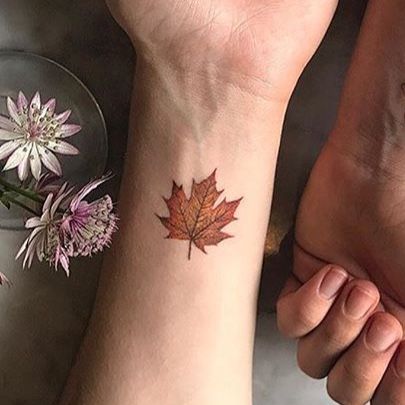 Canada Tattoo Ideas Simple, Canada Tattoo Ideas, Oak Leaf Tattoo, Oak Leaf Tattoos, Fall Tattoos, Fall Leaves Tattoo, Simple Tree Tattoo, Canada Tattoo, Tattoo Ideas Simple