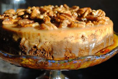 Christmas Bread Pudding, Praline Cheesecake, Cajun Culture, Cajun Christmas, Kahlua Cake, Favorite Christmas Desserts, Cajun Creole Recipes, Mardi Gras Food, Christmas Bread