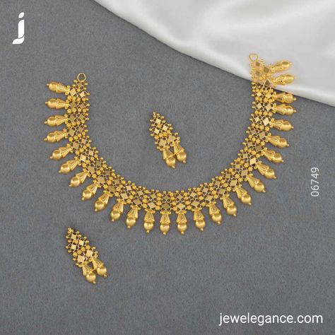 A gold necklace for the fabulous you.... . Search for the Product Code '06749' on www.jewelegance.com . #myjewelegance #jewelegance #necklaceset #goldnecklace #plaingold #indianjewellery #jewellerydesign #onlineshopping #plaingoldjewellery #designdetails 30 Gms Gold Necklace, Plain Gold Necklace, Plain Gold Jewellery, Gold Jewellery For Women, Gold Ideas, Real Diamond Necklace, Bandhani Dress, Diamond Jewelry Store, Wedding Jewellery Collection