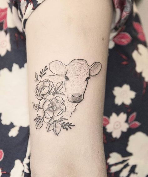 By @carolatattooart (Argentina) . . Vegan Tattoos Don’t Hurt (Animals) 🌱 #vegantattoo #vegantattoostudios #govegan #cowtattoo #veganinks… Western Cow Tattoos For Women, Cow Tattoos For Women, Cow Tattoos, Farm Tattoo, Vegan Tattoos, Botanical Tattoos, Cow Tattoo, Wrist Tattoo Designs, Vegan Tattoo