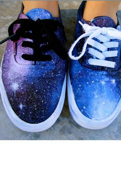 Love these shoes Diy Galaxy Shoes, Galaxy Shoes, Galaxy Vans, Diy Galaxy, Mode Shoes, Galaxy Print, Painted Shoes, Vans Sneakers, Diy Shoes