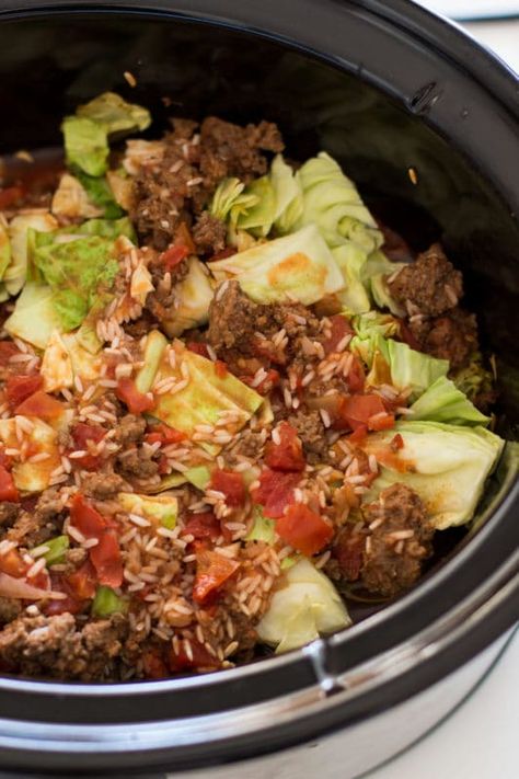 Cabbage Roll Casserole With Rice, Crockpot Cabbage Recipes, Cabbage Beef, Casserole With Ground Beef, Ground Beef And Rice, Cabbage Casserole Recipes, Cabbage Roll Casserole, Crock Pot Cabbage, Unstuffed Cabbage