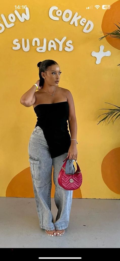 Black Woman Night Out Outfit, Outside Concert Outfit Spring, Low Jeans Outfit Aesthetic, Lunch Outfit Black Women, Street Casual Outfits For Women, Lunch Date Ideas Outfit, Backyard Party Outfit Spring, Museum Date Outfit Black Woman, Overalls Black Women