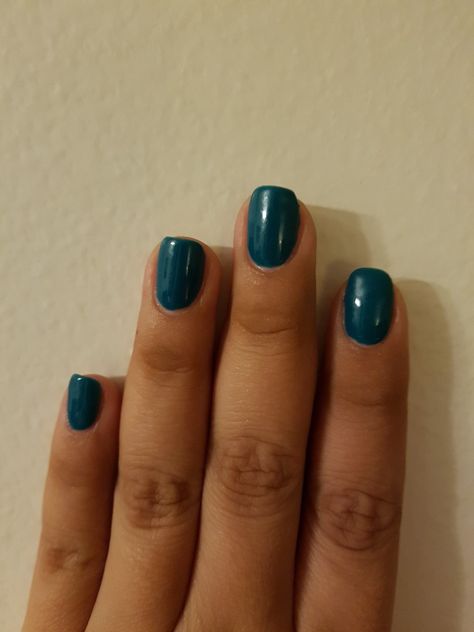 Its a dark teal color Dark Turquoise Nails, Dark Teal Nails, Dark Green Nail Polish, Nail Therapy, Dark Teal Color, Dark Green Nails, Teal Nails, August Nails, Turquoise Nails