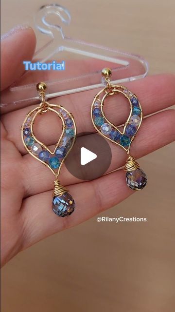 Wendy | Jewelry Making Tutorials on Instagram: "The full tutorial for this earring and the hearts earring is on my YouTube channel! You can find the link in my "Heart Jewelries" story highlight. ✨️🫶  I'm so happy that many of you like these earrings and plan to give them a try! 🥰 I know they might seem hard to make, but as long as you have the right bead and crystal sizes and some half hard/bendable wires, it'll fall into place on its own! 😉 Have fun making them! 💕💕" Earring Making Tutorials, Diy Jewelry Tutorials, Earring Tutorial, Handmade Wire Jewelry, Jewelry Making Tutorials, Handmade Wire, Clay Ideas, Ceramic Clay, Heart Jewelry