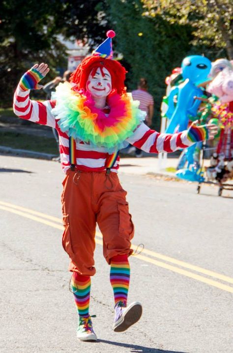 Clown Costume Aesthetic Men, Guy Clown Costume, Clown Inspired Outfit Men, Clown Aesthetic Outfit Male, Clown Suit Pattern Free, Clown Outfits Male, Diy Clown Costume Men, Male Clown Outfit, Men Clown Costume