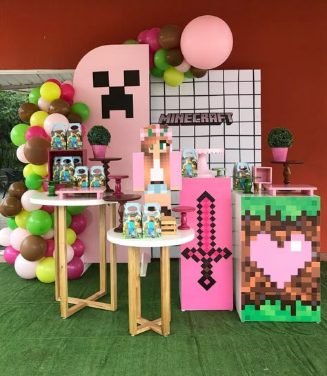 Let's have a Minecraft birthday party! Minecraft is a creative world game. The player breaks blocks and places new blocks in a three-dimensional envir... Girl Minecraft Party, Girls Minecraft Birthday Party, Pink Party Idea, Minecraft Birthday Party Decorations, Minecraft Themed Birthday Party, Cat Minecraft, Minecraft Birthday Decorations, Minecraft Party Ideas, Minecraft Birthday Party Ideas