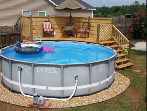 If the pool can’t be an in-ground pool 🤷🏻‍♀️ Piscina Pallet, Stairs Outdoor, Deck Piscina, Piscina Intex, Pool Deck Plans, Cheap Pool, Deck And Patio, Swimming Pool Decks, Above Ground Pool Ideas