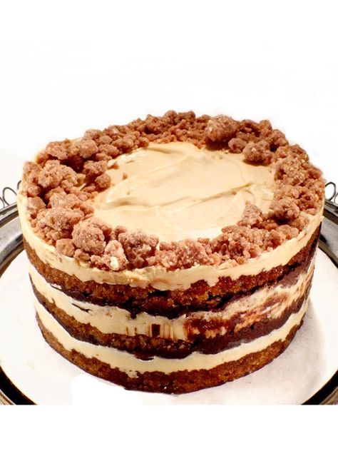 Christina Tosi, the pastry chef known for her over-the-top creations like Crack Pie and Compost Cookies is up to her usual bag of tricks with another resourceful recipe. Pretzel Cake, Momofuku Cake, Momofuku Recipes, Milk Bar Cake, Milk Bar Recipes, Christina Tosi, Gateaux Cake, Leftovers Recipes, Cake Flavors