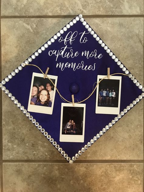 Basic Graduation Cap, Photography Graduation Cap, Graduation Cap Designs 2024, Grad Cap Ideas For Guys, Cap And Gown Ideas Decoration, Grad Cap Aesthetic, Simple Graduation Cap Ideas, Senior Caps, Creative Graduation Caps