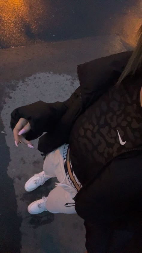 Nike outfit workout fit pic Outfit With Air Force 1, Gym Fit Aesthetic, Outfits With Air Forces, Outfit Nike Air Force, Air Force 1 Outfit Woman, Stockholm Aesthetic, Air Force 1 Outfit, Outfit Workout, Fit Aesthetic