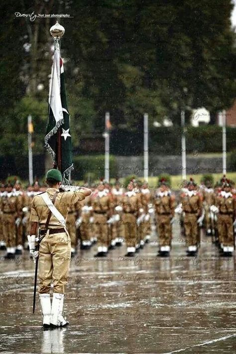 Army <3 Pak Army Quotes, Army Photography, Pakistan Defence, Pak Army Soldiers, Pakistani Flag, Pakistan Armed Forces, Pakistan Independence, Pakistan Flag, Pakistan Independence Day