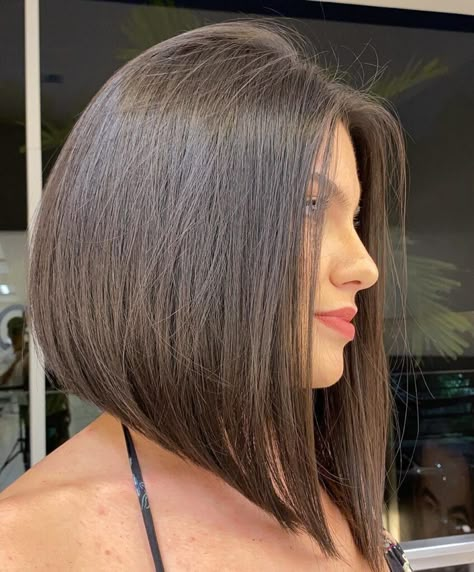 Cute Bob Haircuts, Trendy Haircuts Medium, Haircuts 2024, Κούρεμα Bob, Angled Bob Haircuts, Angled Bob Hairstyles, Inverted Bob Hairstyles, Stacked Bob Haircut, Summer Haircuts