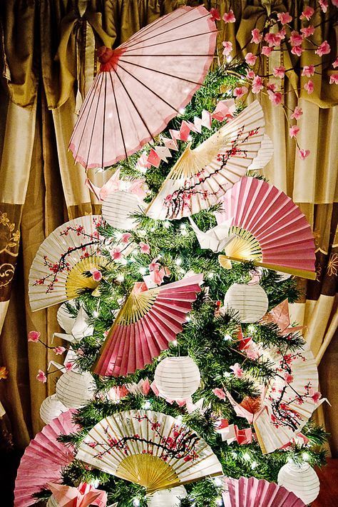 Our Asian inspired Christmas Tree for 2013 ♥ pink, white, cherry blossom, paper fan, parasol, origami, paper lantern, handmade, diy, cute, waianae Asian Christmas Decorations, Christmas Tree Inspiration White, Asian Christmas, Pink Christmas Tree Decorations, Lantern Handmade, Chinese Christmas, Christmas Classroom Treats, Different Christmas Trees, Japanese Christmas