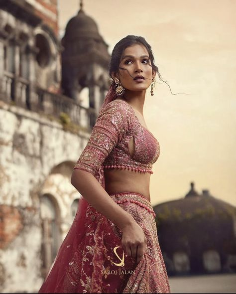 Lehenga Photoshoot Poses Outdoor, Lehenga Photoshoot Poses, Long Skirt Poses, Ethnic Wear Poses, Lehenga Shoot, Lehenga Looks, Lehenga Poses, Theme For Wedding, Traditional Poses