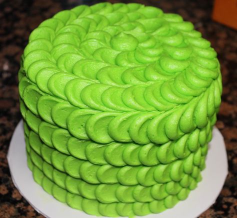 Neon Green Cake, Lime Green Cake, 80s Cake, Neon Cakes, Brat Summer, Green Cake, 28th Birthday, Strawberry Cakes, Buttercream Cake