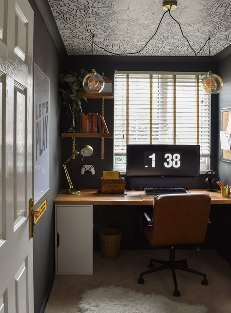 Looking for cool man cave office ideas? Keep reading to see how I turned the spare room in our home into a sophisticated workspace for him Man Cave Office Ideas, Best Office Design, Unique Workspace, Man Cave Office, Small Home Offices, Office Room Decor, Office Makeover, Small Home Office, Style Deco