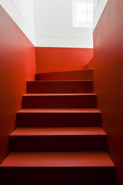 / José Adrião Red Interior Design, Interior Stairs, Carpet Stairs, Red Interiors, Staircase Design, Stairs Design, Interior Design Inspiration, Lisbon, Interior Spaces