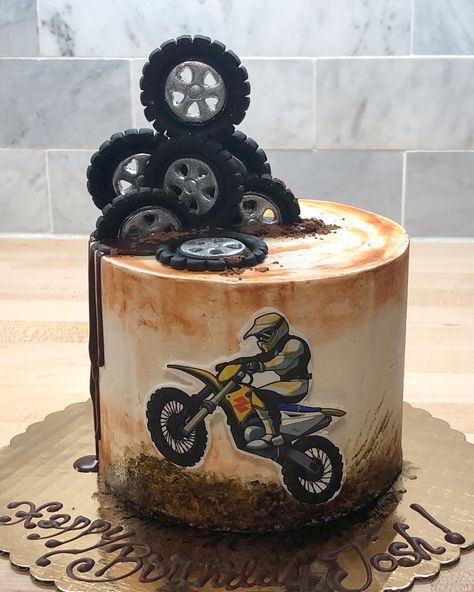 Bike Theme Cake For Men, Motorbike Cake For Men, Motorcycle Cake For Men, Motorcycle Theme Cake, Birthday Cake Motorcycle, Quad Bike Cake, Bike Theme Cake, Dirt Bike Birthday Cake, Bike Birthday Cake