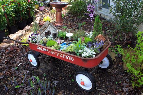 A red radio flyer wagon gets new life in the garden. 10000000 krtfeatures features krtlifestyle lifestyle krtnational national leisure LIF krtedonly mct 10004003 10009000 FEA krtgarden garden gardening krthobby hobby krthome home house housing LEI 2010 krt2010 Garden Vignettes, Garden Wagon, Faeries Gardens, Garden Junk, Radio Flyer, Garden Whimsy, Red Wagon, Starting A Garden, Fairy Garden Diy